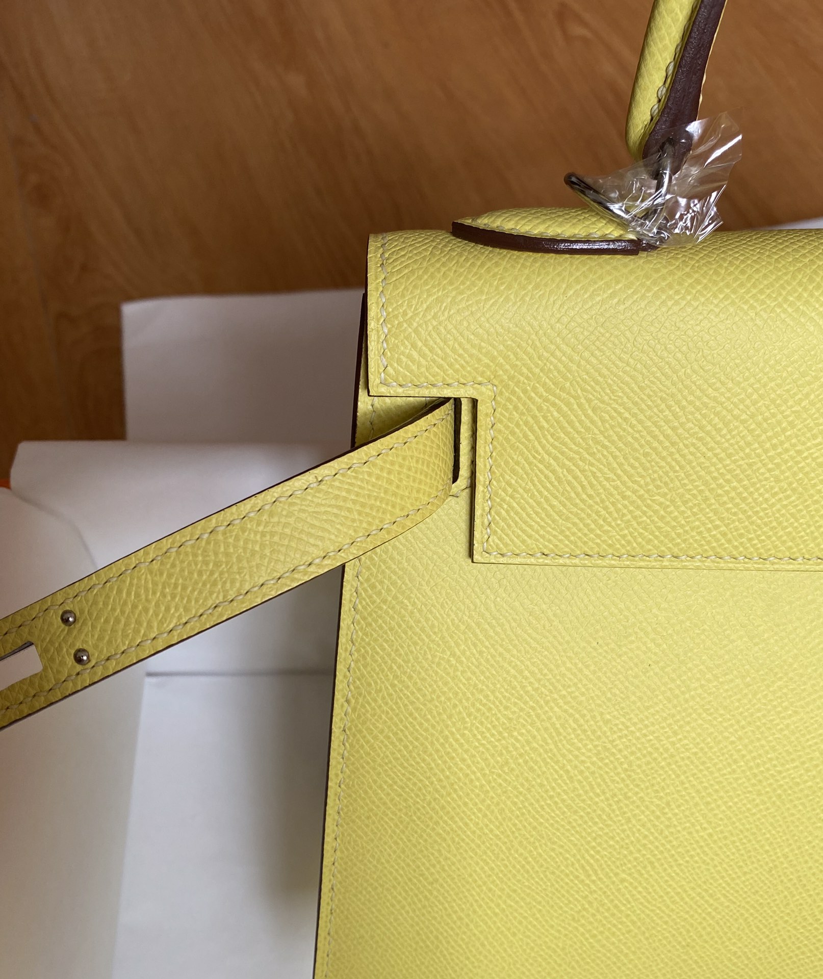 Hermes Kelly 25cm Handbag Shoulder Bag in Yellow Lemon Epsom Leather